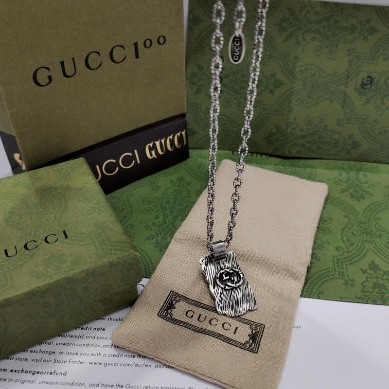 G*u*i necklaces